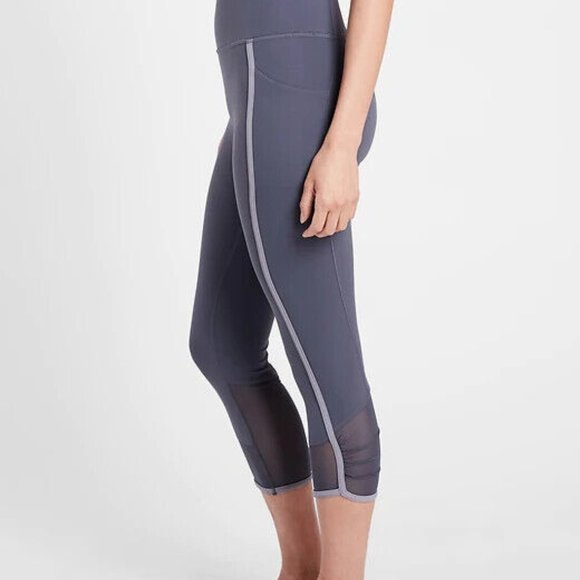 Athleta Small Legging Salutation Stash Pocket II Intention Capri-Medieval Violet - Picture 1 of 12